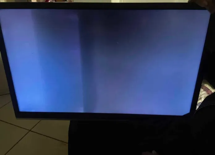 TV da Philco para tirar peça