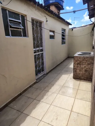 Alugo casa de fundos na Qno-04 Setor O