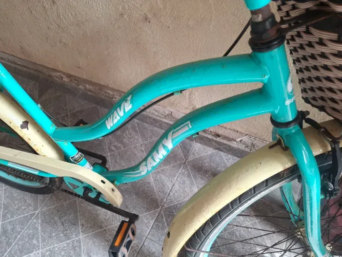 Bicicleta feminina com cestinha