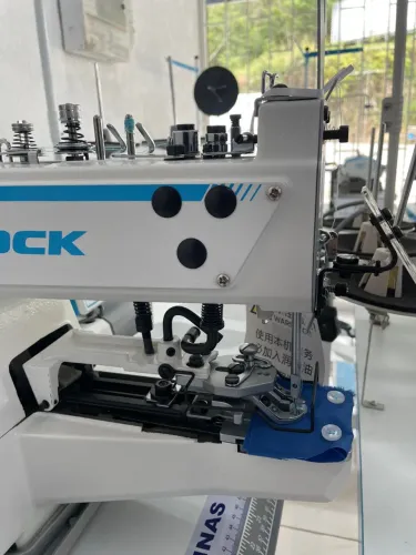 Venda máquina de costura Botoneira Jack