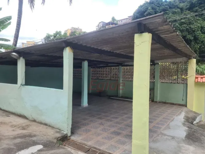 Ótima Casa com 3 dormitórios no Fonseca