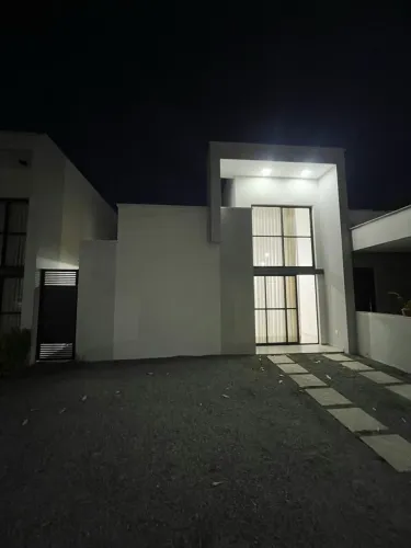 Casa 2/4 sendo 1 suíte Condomínio Sim