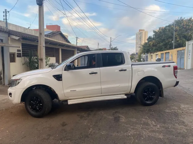 Ford Ranger XLS 2.5 16V 4X2 CD Flex 2015