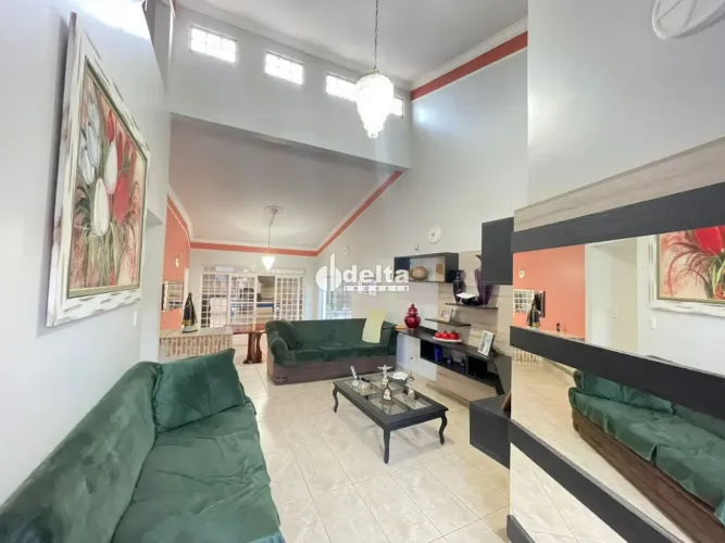 Casa com 3 quartos sendo 1 suíte disponível para locação e venda no bairro Morada da Colin