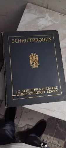 Antigo livro alemão sobre tipografia