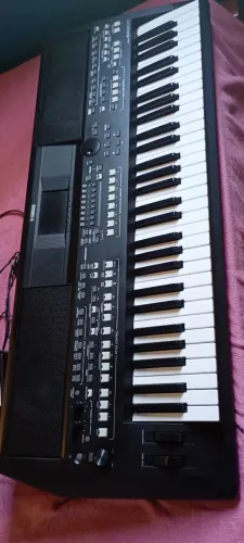 Vendo um teclado Yamaha SX-600 