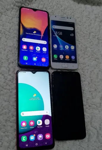 Vendo aí 4celular da marca Samsung todos funciona sem nenhum defeito