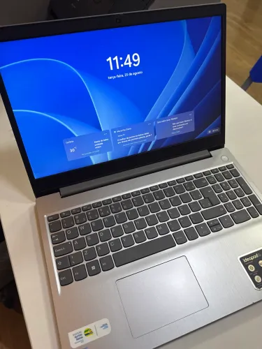 Notebook Lenovo IdeaPad 3i Intel Celeron, SSD 128GB PCIe, 4GB RAM - Impecável