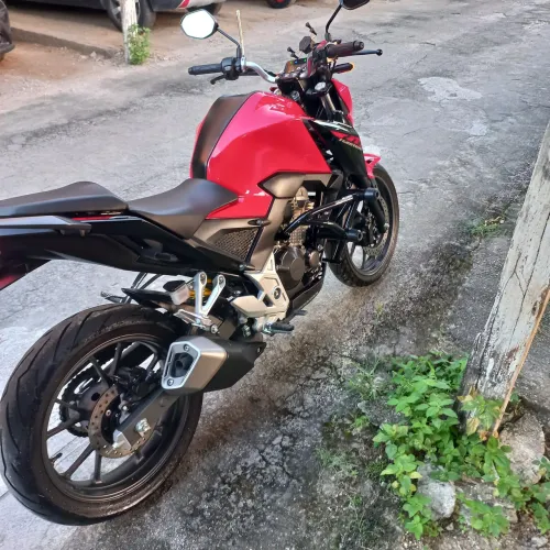 Moto Honda Twister 300F 2023 com 8.000 KM rodado completa