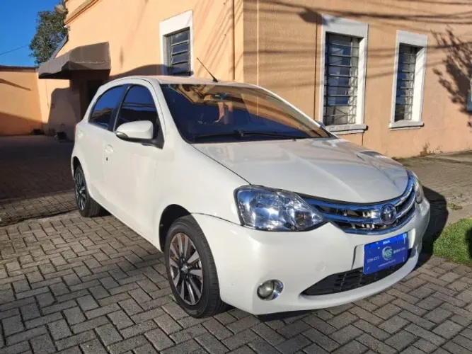 Toyota Etios Platinum 1.5 Flex 16V 5P Mec. 2015