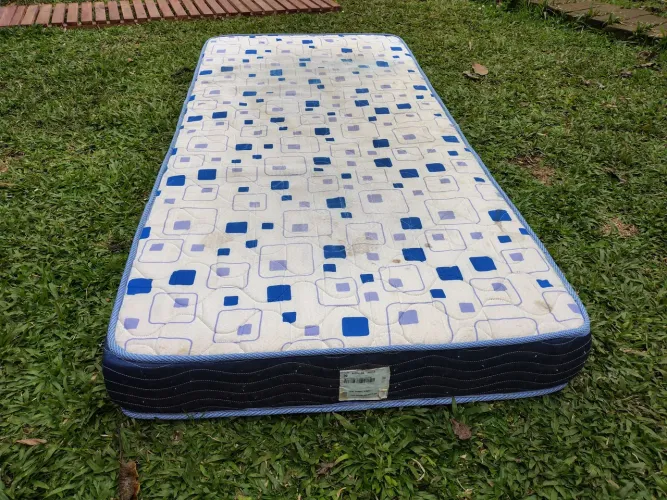 Com entrega colchão solteiro