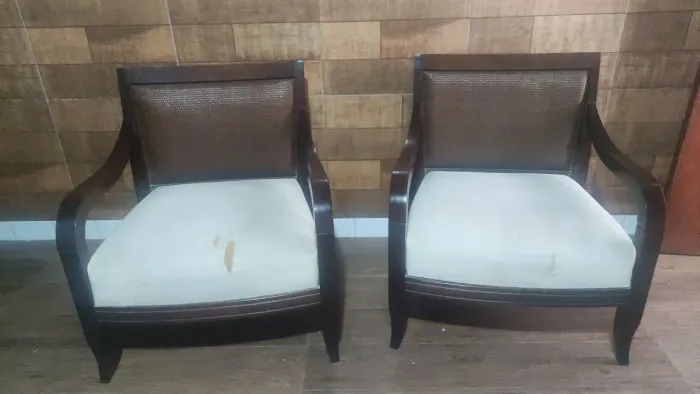 Par de Poltronas de Alta Qualidade.