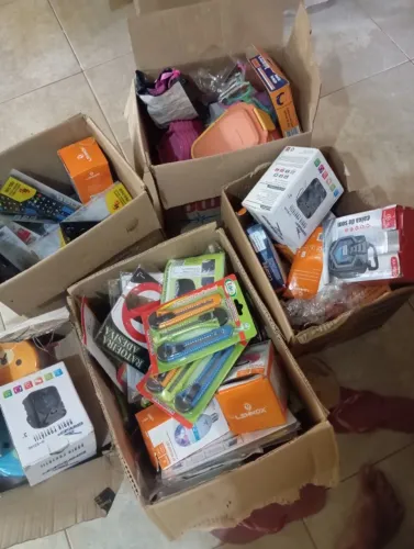 Vários produtos de armarinho