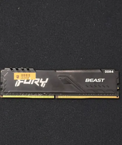 Memória 16GB Kingston FURY Beast 3600MHz (KF436C18BB/16)