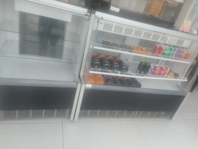 2 Balcão 1 refrigerado 1 Balcão caixa