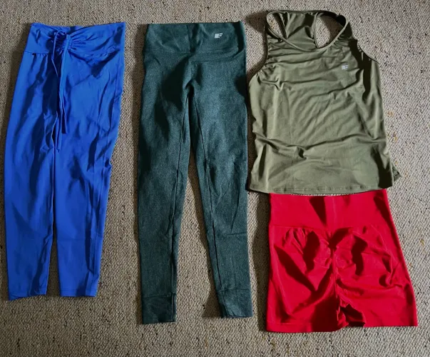 Kit 4 peças de roupas fitness tam M marca Mafit