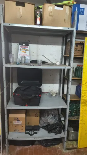 PRATELEIRA EM AÇO USADA