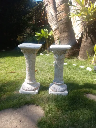 Pedestais decorativos de Gesso