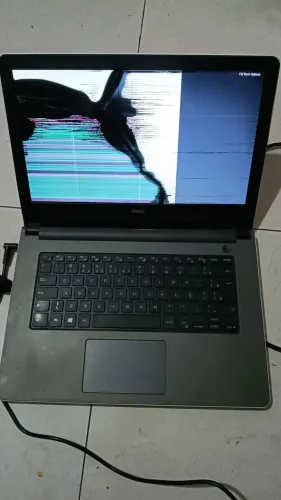 Notebook Dell Inspiron 14 para peças Tela Quebrada 2GB de Ram sem HD e carregador