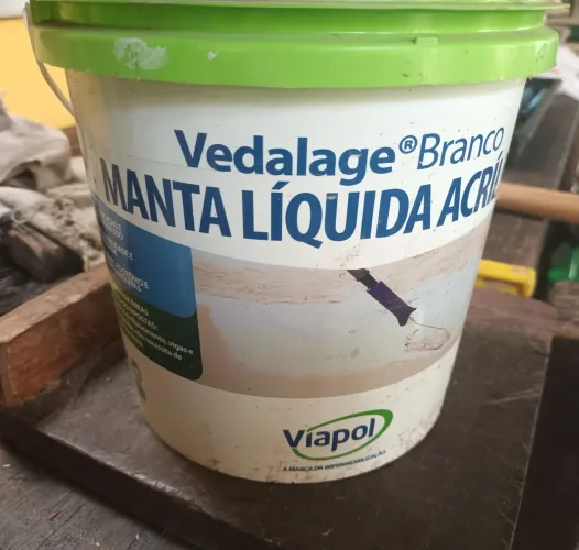 Massa corrida e fundo reparador  para parede