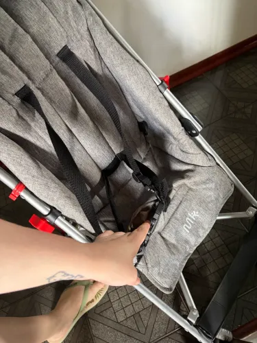 Carrinho de bebê guarda chuva 