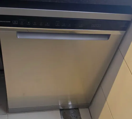 Vendo lava louça brastemp 15 serv. Esta na garantia