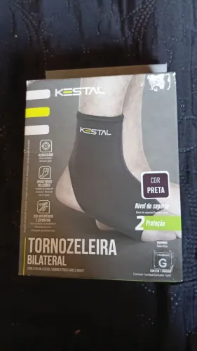 Tornozeleira bilateral para lesão.