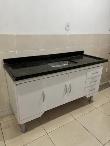 Pia de granito preto com cuba inox