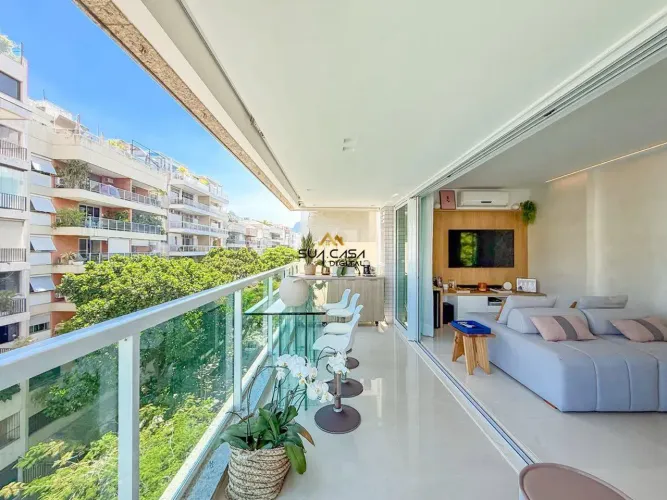 Apartamento reformado à venda em Ipanema com vista Lagoa REF: IPAP4801