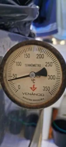 Vendo um forno industrial funcionando bem e em ótimo estado.Aceito cartao. *