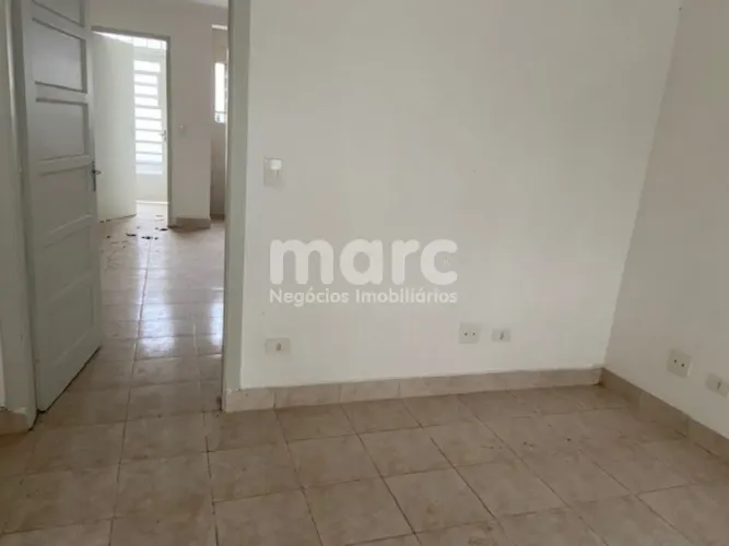 Próximo ao metrô Vila Mariana, 2 dormitórios, 2 salas, cozinha ampla, 1 banheiro, sem vaga