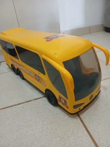 Ônibus de brinquedo