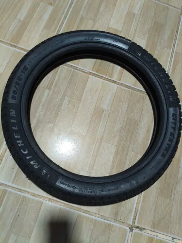 Peneu Michelin 90/90/18 sem câmara