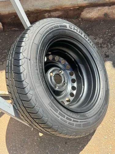 Estepe 14 GM pneu Pirelli 175/70/14