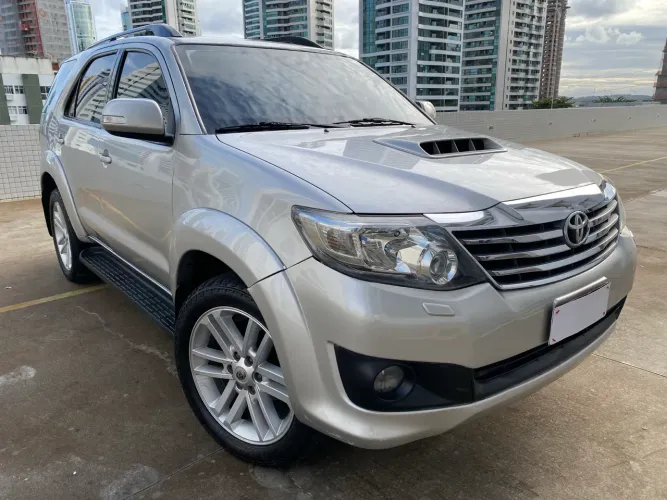 Toyota Hilux SW4 SRV D4-d 4X4 3.0 TDI Dies. AUT 2013
