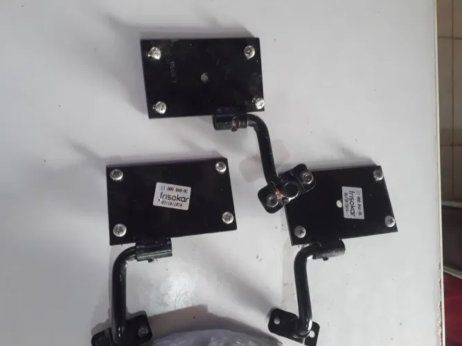 Suportes (chapas) para cadeiras escolares