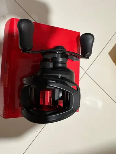 Carretilha daiwa pr100 esquerda