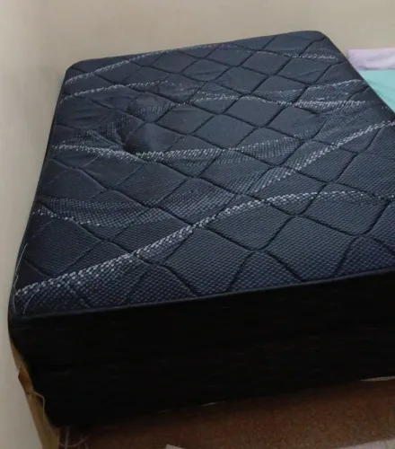 500 reais VENDE-SE cama de casal BOX - 1.40 m x 1.90 m - em duas peças.
