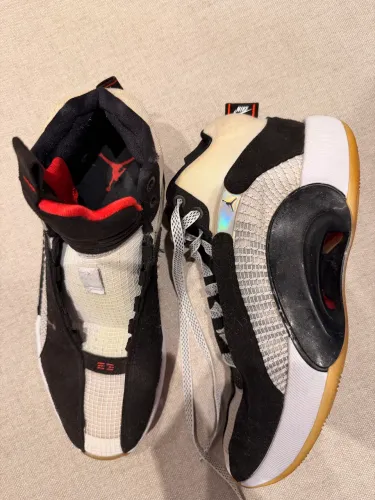 Nike Air Jordan XXXV (35) "DNA". Lançado originalmente no final de 2020
