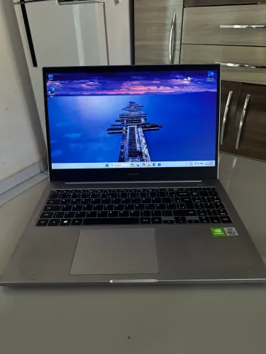 Notebook Samsung Core i5 10ª Geração | 16GB RAM | SSD 512GB | GeForce MX110 2GB