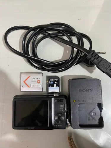 Sony Cyber-shot DSC-W710 Semi Nova + Bateria, Carregador e Cartão Sony 8GB