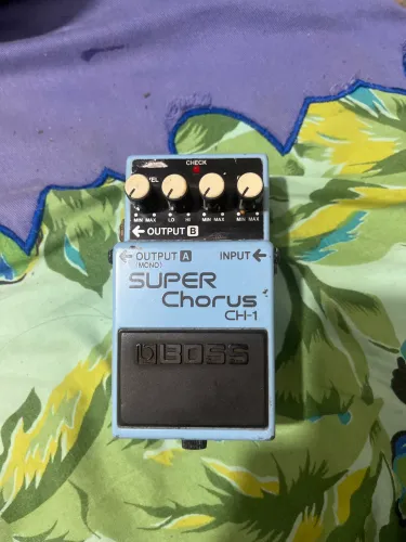 Pedaleira BOSS super chorus