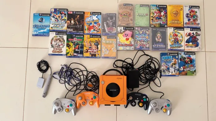 Super Kit Nintendo GameCube Laranja + 4 Controles + 21 Jogos Originais JPN