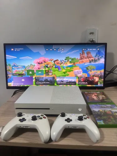 Xbox One S + 2 controles e jogos