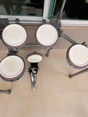 Vendo bateria eletrônica