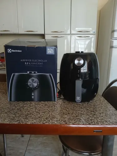Air fryer linda super conservada usada apenas 2 X
