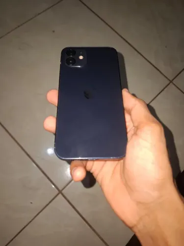 Vendo iPhone 12 em ótimo estado