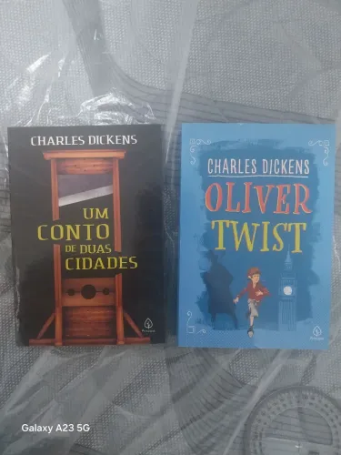 Kit 2 Livros Charles Dickens: Oliver Twist + Um Conto de Duas Cidades (Principis)