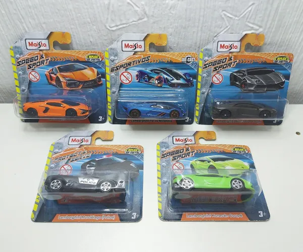 Lote com 5 Carrinhos Maisto Modelo Lamborghini