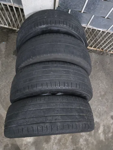 Vendo o pneu 225 65 17